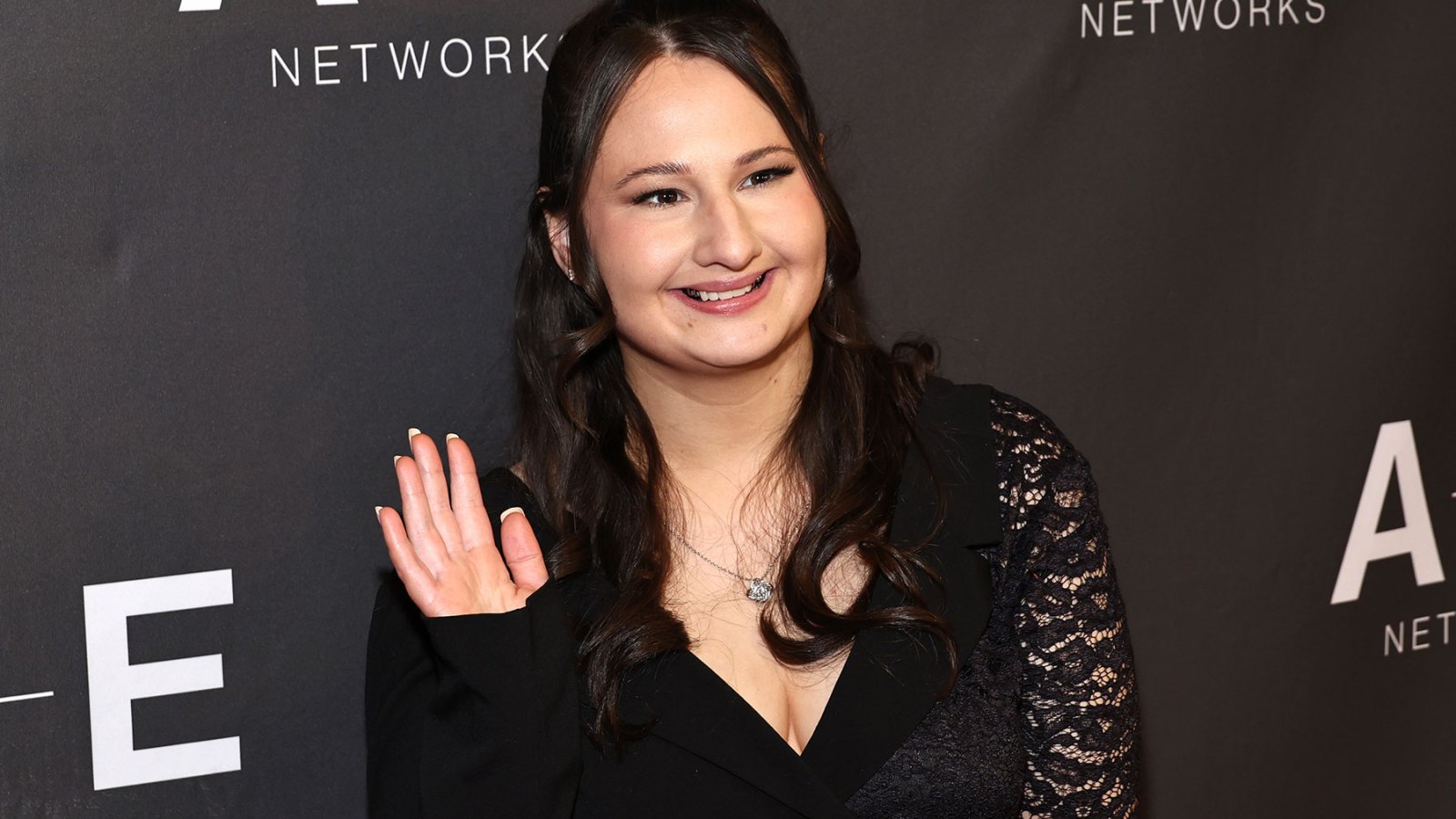 Gypsy Rose Blanchard se separó de su marido y regresó a casa – Rolling Stone

 HYUN12 TODAY